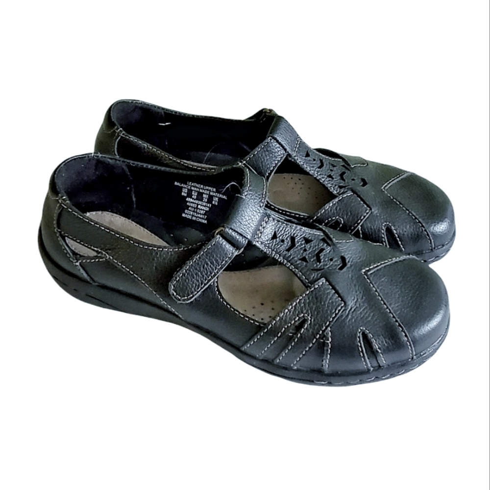 Tom McCan Black Leather Mary Jane style shoes. Size 8 US. NWT.